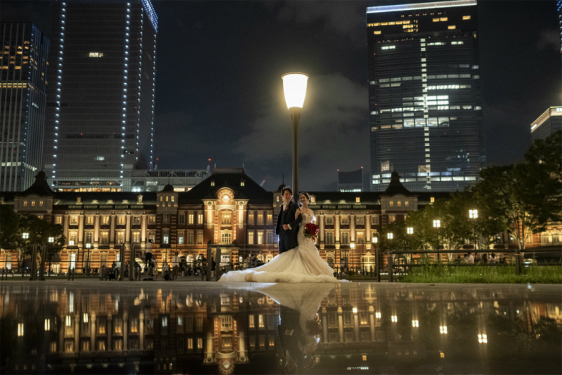 東京駅前のリフレクションショット