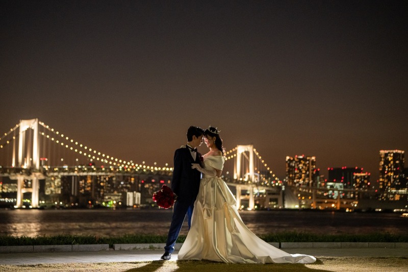 夜景を一望できるこの場所で。