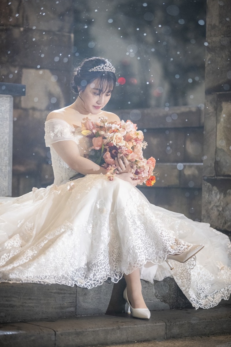 和田倉門でお座りソロショットを