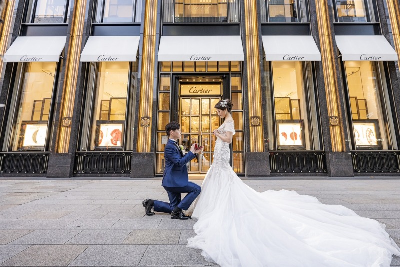 カルティエの前でプロポーズショット☆