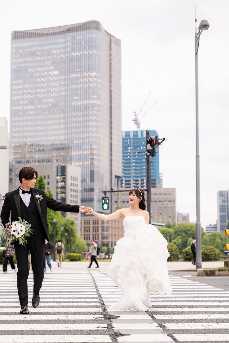 街を歩く時間も思い出になる自然なワンシーン