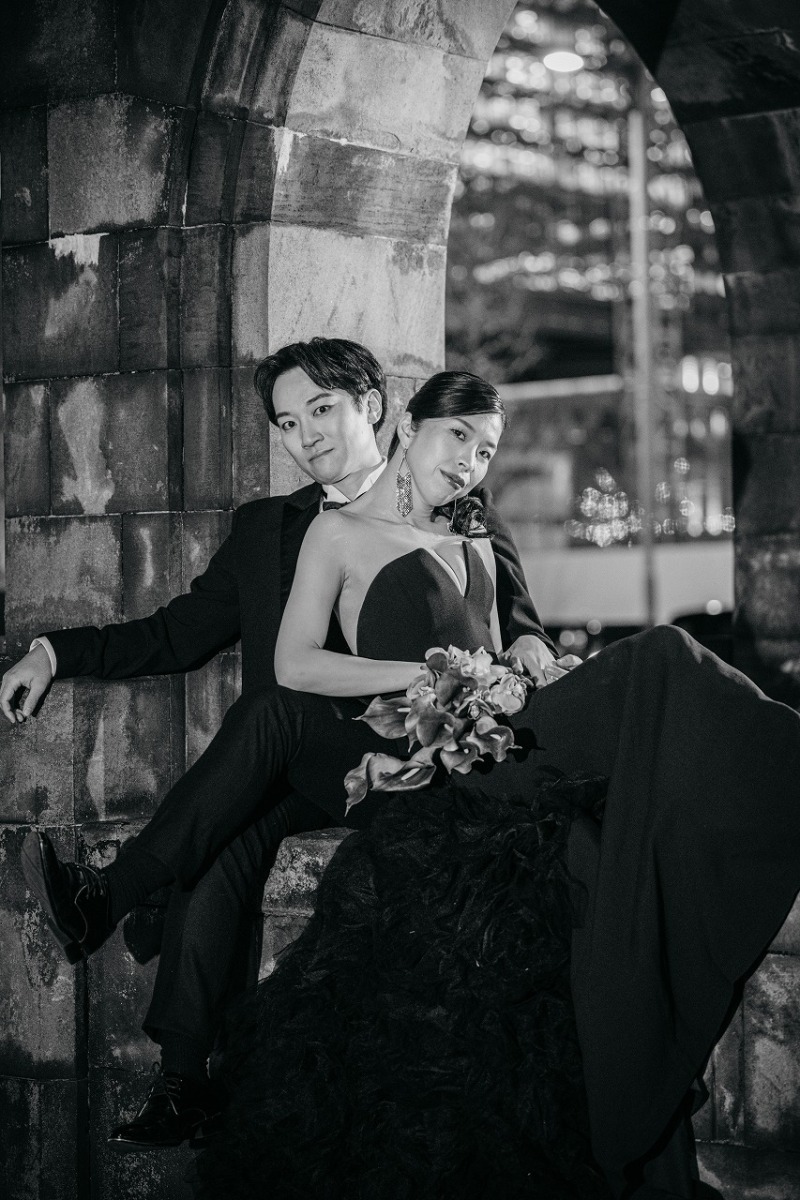 ブラックドレス&times;モノクロ