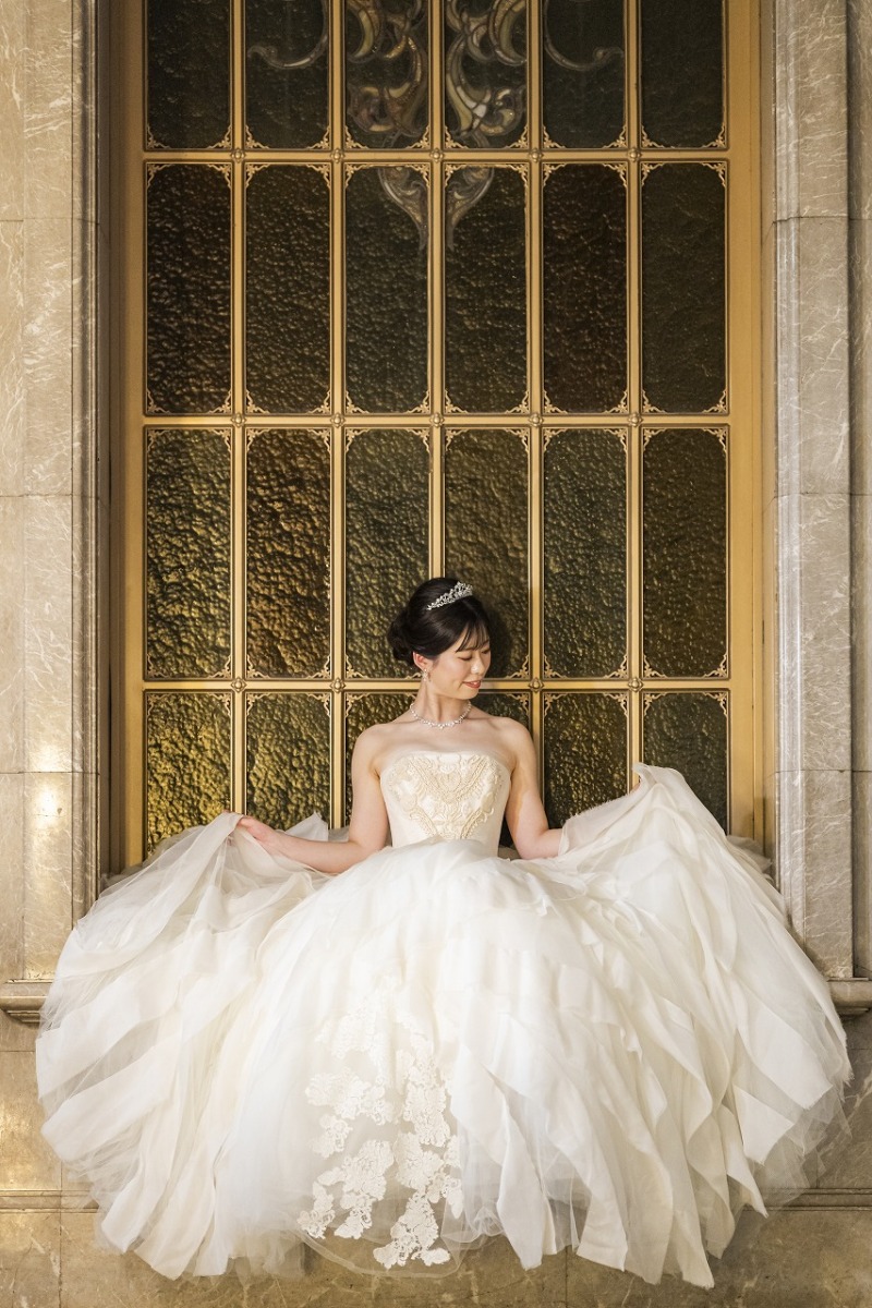 窓辺でプリンセスのようなお座りショットを♡