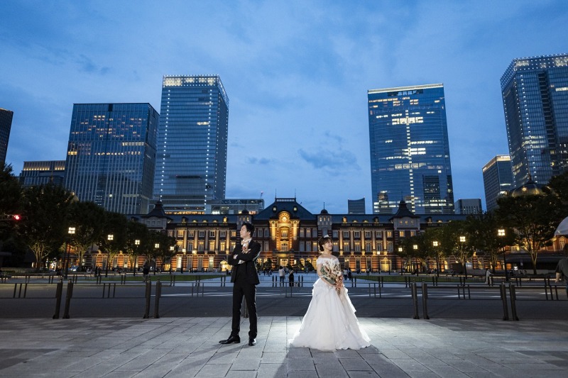 東京駅をバックに華麗な一枚!