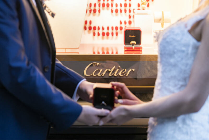 カルティエの前で心を交わして♡