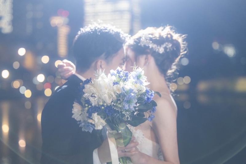 ブーケでお顔を隠して…♡