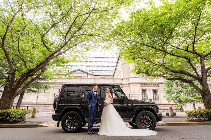愛車とともに彩る新緑のウェディングフォト