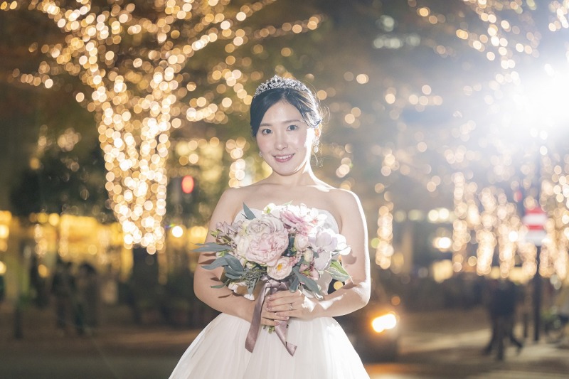 花束を受け取ってとても幸せそうな姫♡