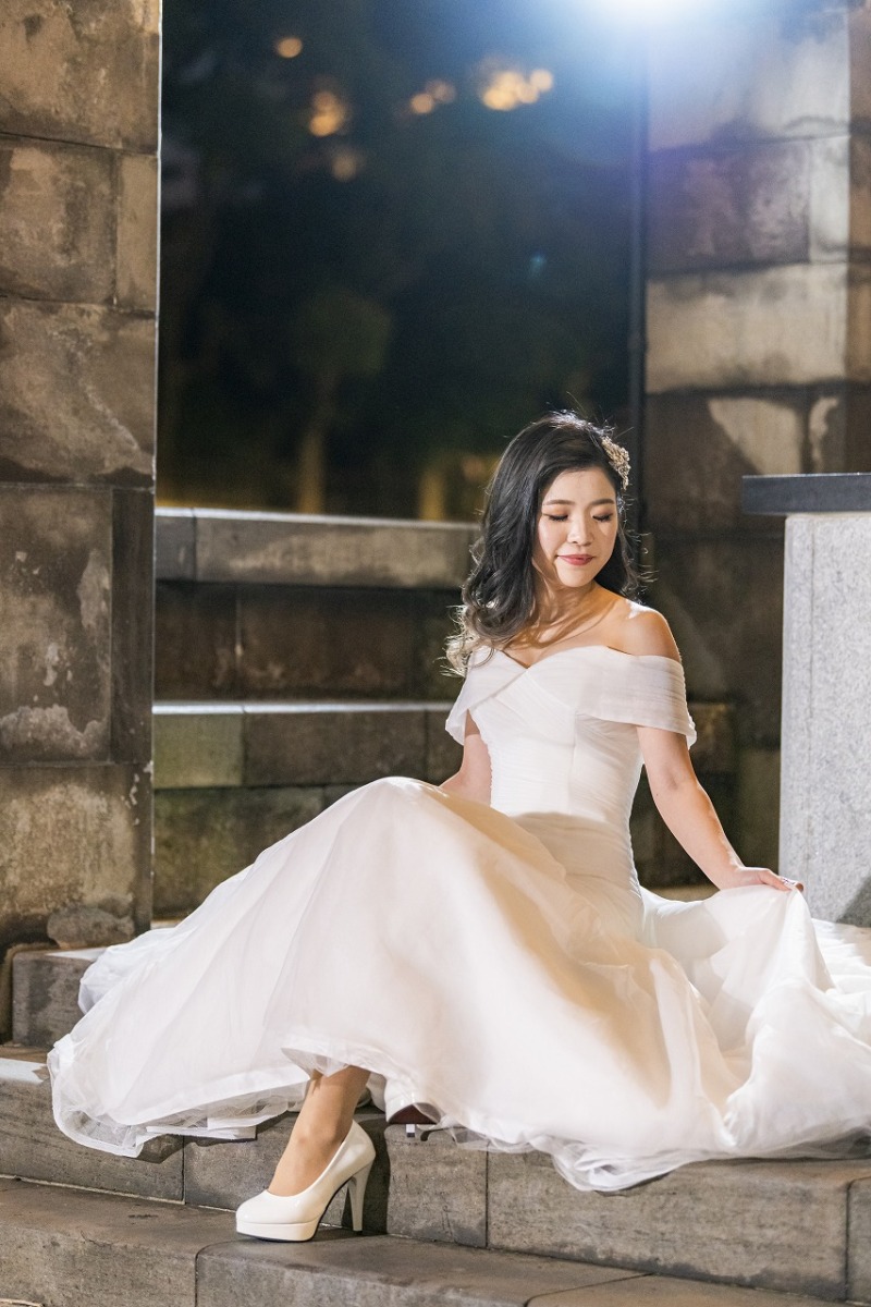 ちらりと優雅なお座りポーズ!