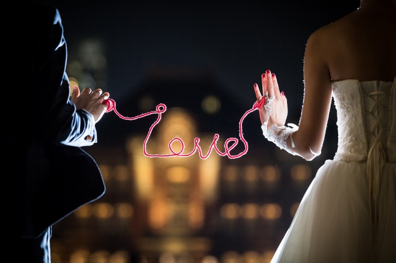 LOVEオブジェが幻想的に