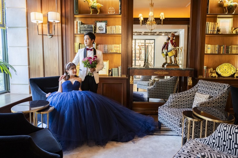 おふたりらしく、おしゃれなお座りショット♡