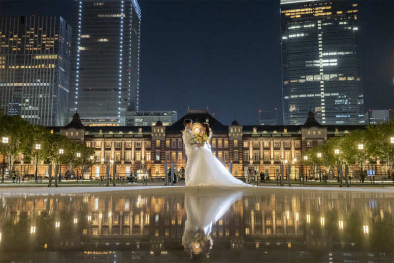 東京駅前でリフレクションショット