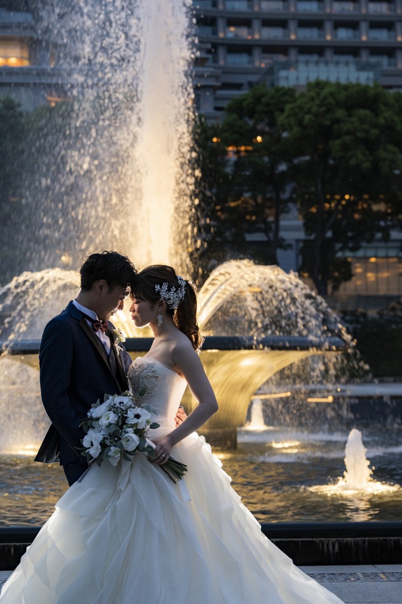 噴水をバックに