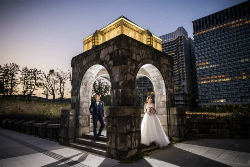 和田倉門で華麗にドレス、タキシードへチェンジ！