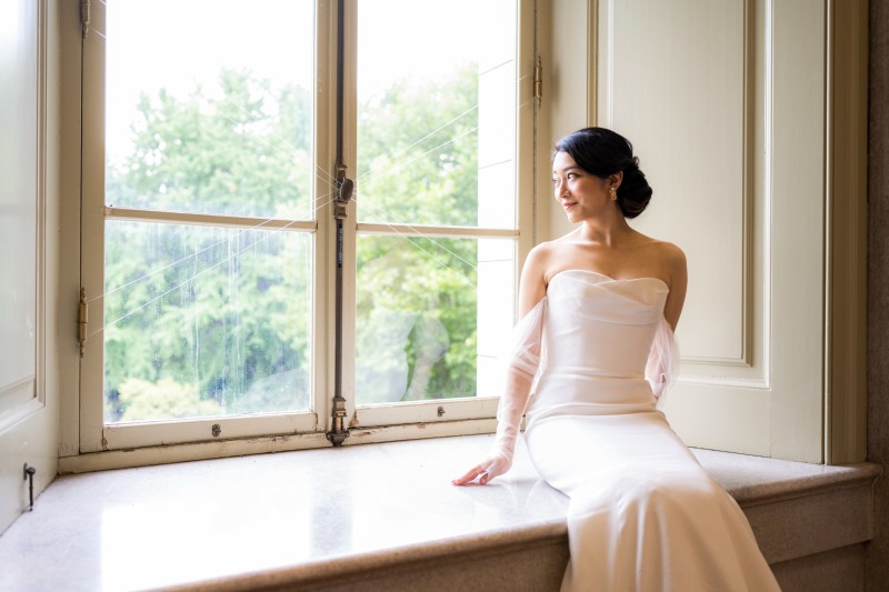 窓辺でお座りショット