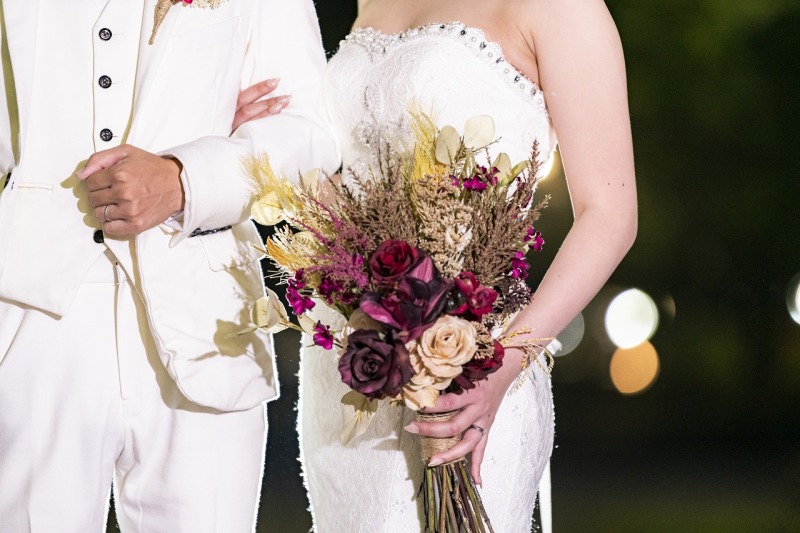 愛おしいそうに寄り添って