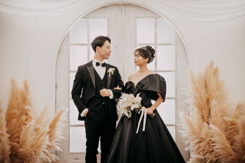 ブラックドレス&times;ブラックタキシード