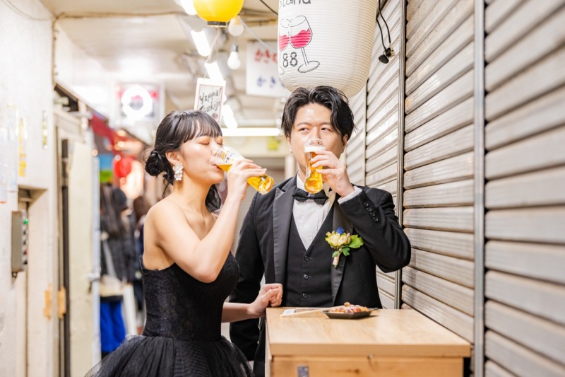 ドレスとタキシードで楽しむ美味しいビールを乾杯!