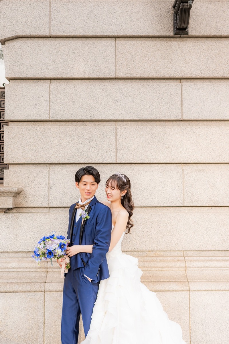 明治安田生命ビルの前、自然体で笑顔がキュート!♪