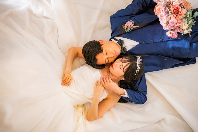【チャペルプラン】柔らかい純白のドレスに包まれた、ロマンティックなおふたりの時間