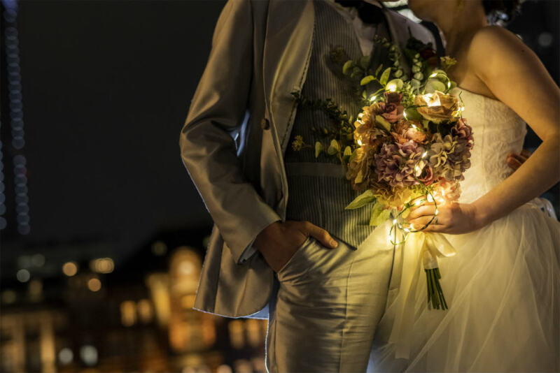お持ち込みのライトとお手元、ブーケのショット