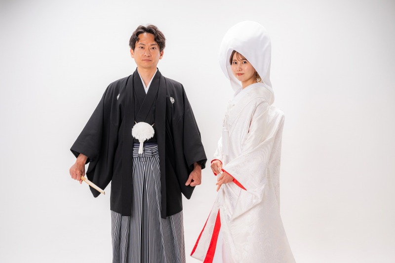 白背景スタジオだからこそ際立つ、和装本来の美しさ