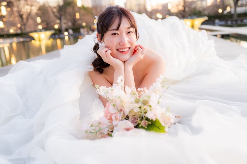 自然な表情を残したご新婦様ソロショット