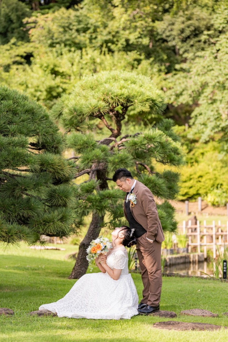 ご新郎様を見上げるご新婦様のかわいい1枚☆