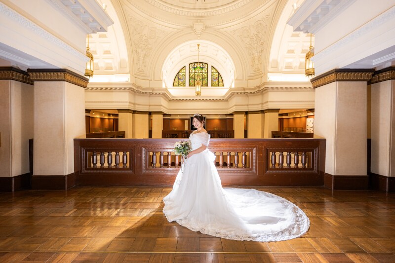 ステンドグラスの前で♪