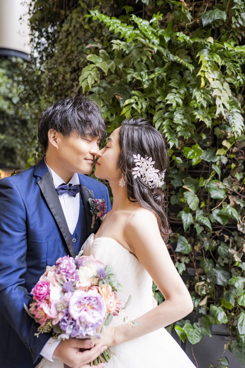 草木の前でお鼻こつん♡