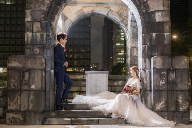 和田倉門で見つめあって♡