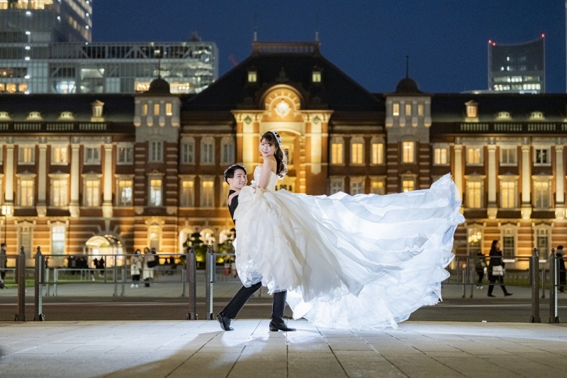 東京駅で抱っこポーズ♡