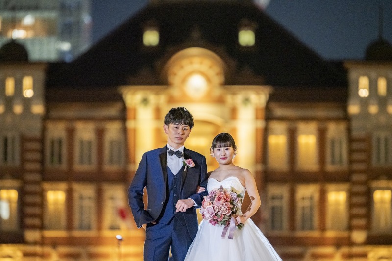 カメラを見つめて