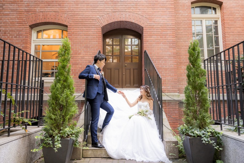 階段ショットでお手を取って♪