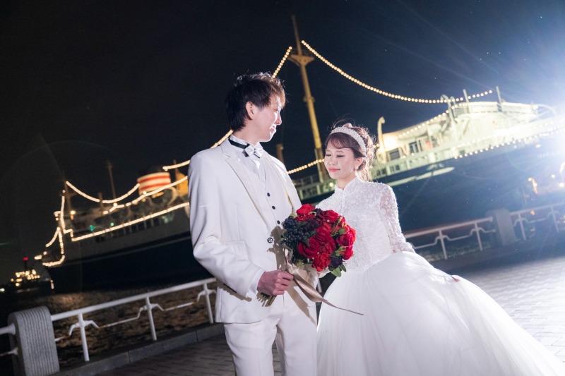 氷川丸と優雅な一枚を