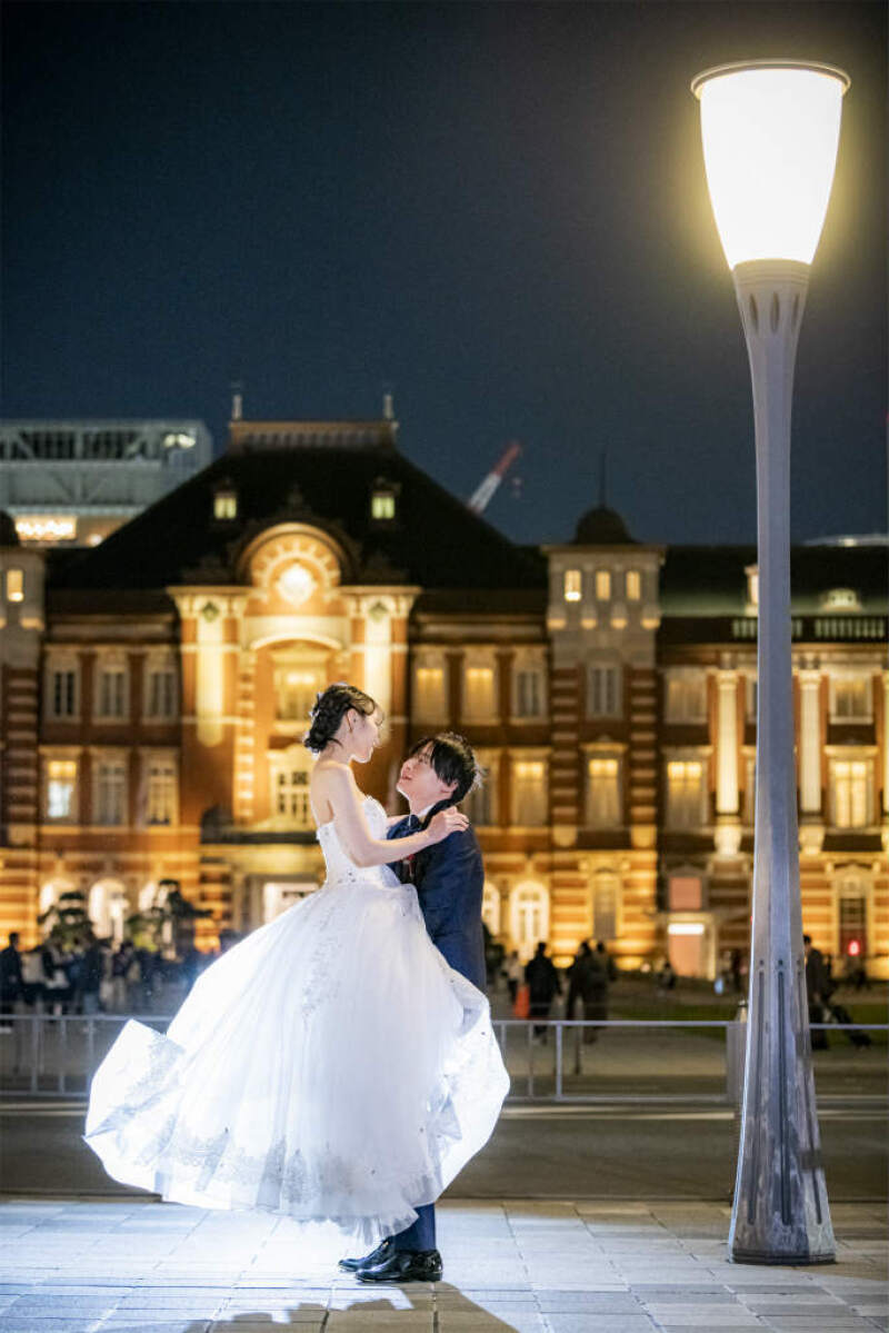 東京駅前で抱っこショット!