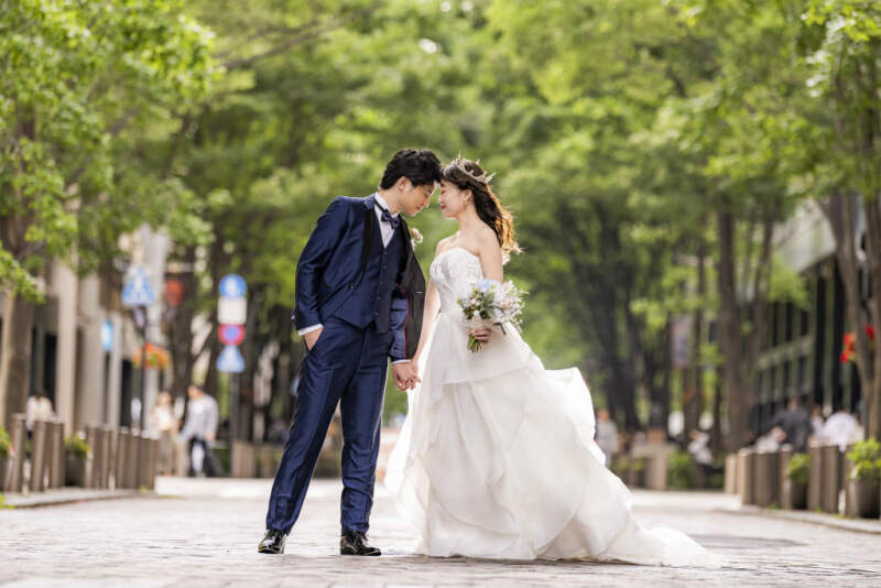 丸の内仲通りでおでここつん♡