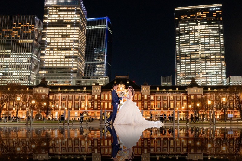 東京駅夜景と残すリフレクションフォト