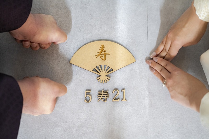 伝統的なポージングをオシャレに切り抜いて♪