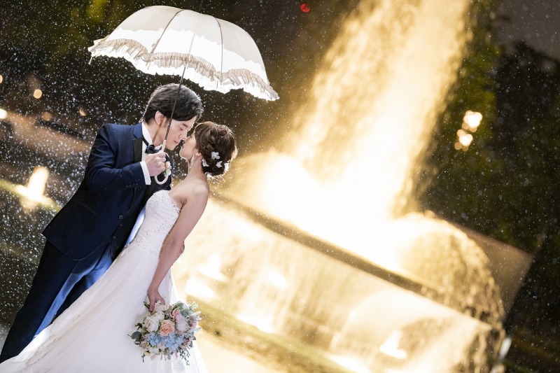 雨の降る中でお鼻こつん