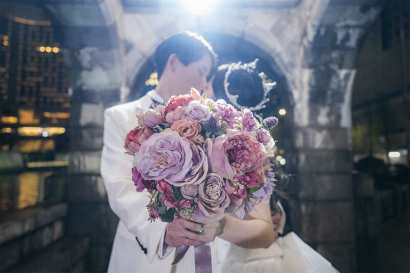 ブーケで膨らむおふたりのキスショット♡