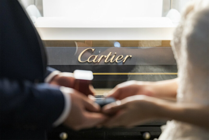 銀座カルティエで思いを交わす一枚を