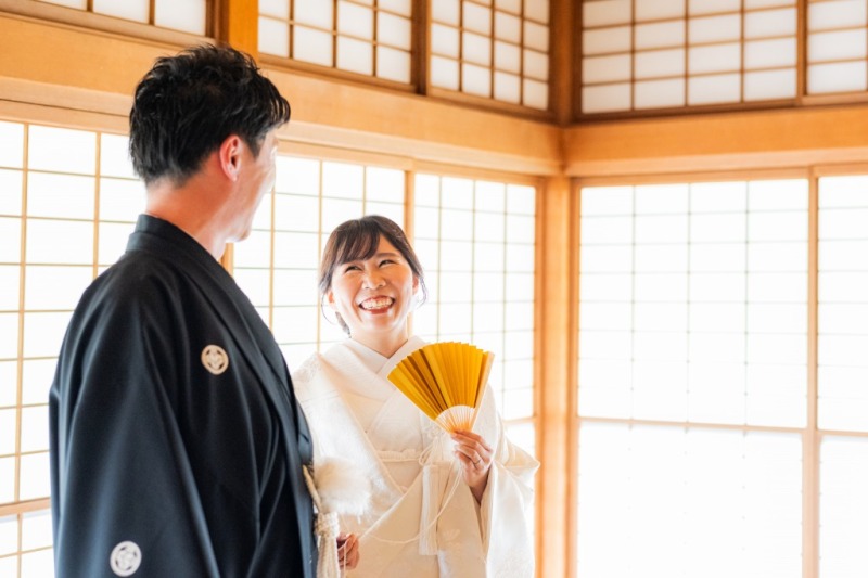 ご新郎様を見つめるご新婦様♡