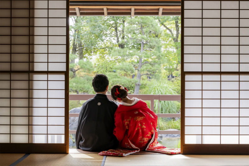 お茶室で寄り添うお座りショット