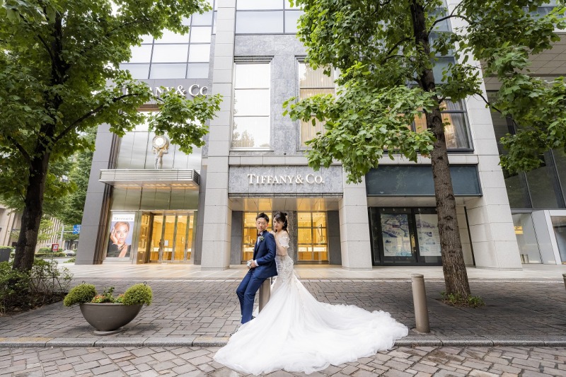 ティファニー前での全身ショット