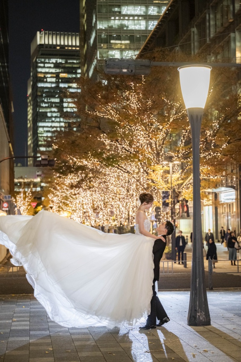 イルミネーションの街並みでドレスファサっ♡