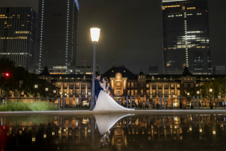 夜の東京駅と共に