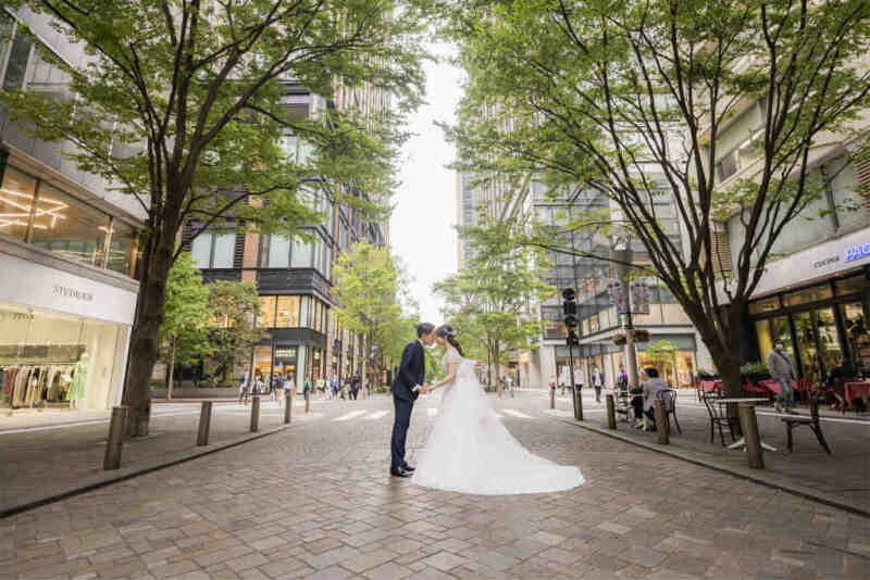 丸の内仲通りで