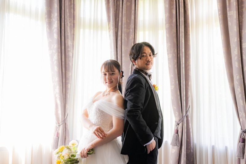 光あふれる洋館の窓辺で残すおふたりの笑顔(^^)