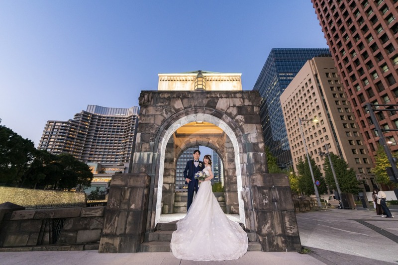 和田倉門で寄り添って♪